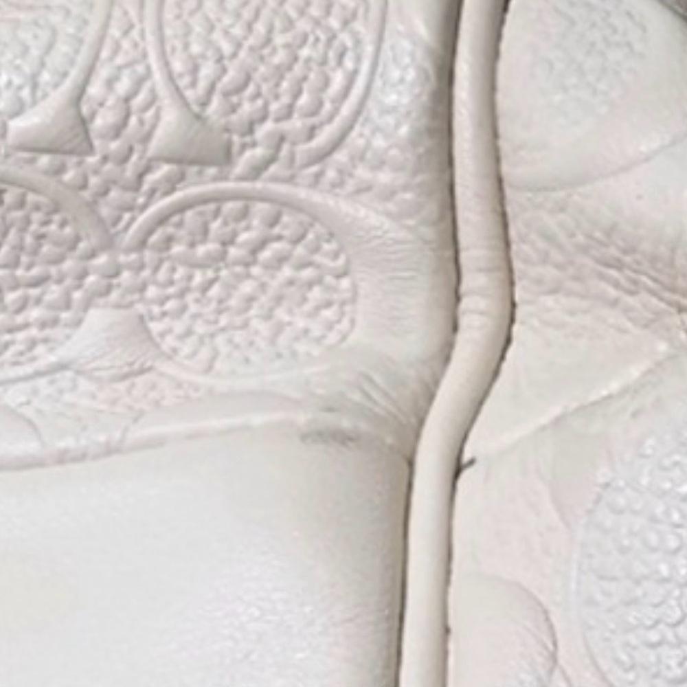 Luxury Coach Lexy Chain Shoulder Bag – White Embossed Leather Elegant Classic - Picture 9 of 9